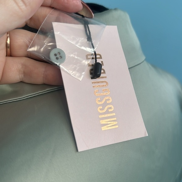 MISGUIDED DEEP CUFF SLIM FIT DRESS SHIRT IN SAGE - Picture 8 of 11